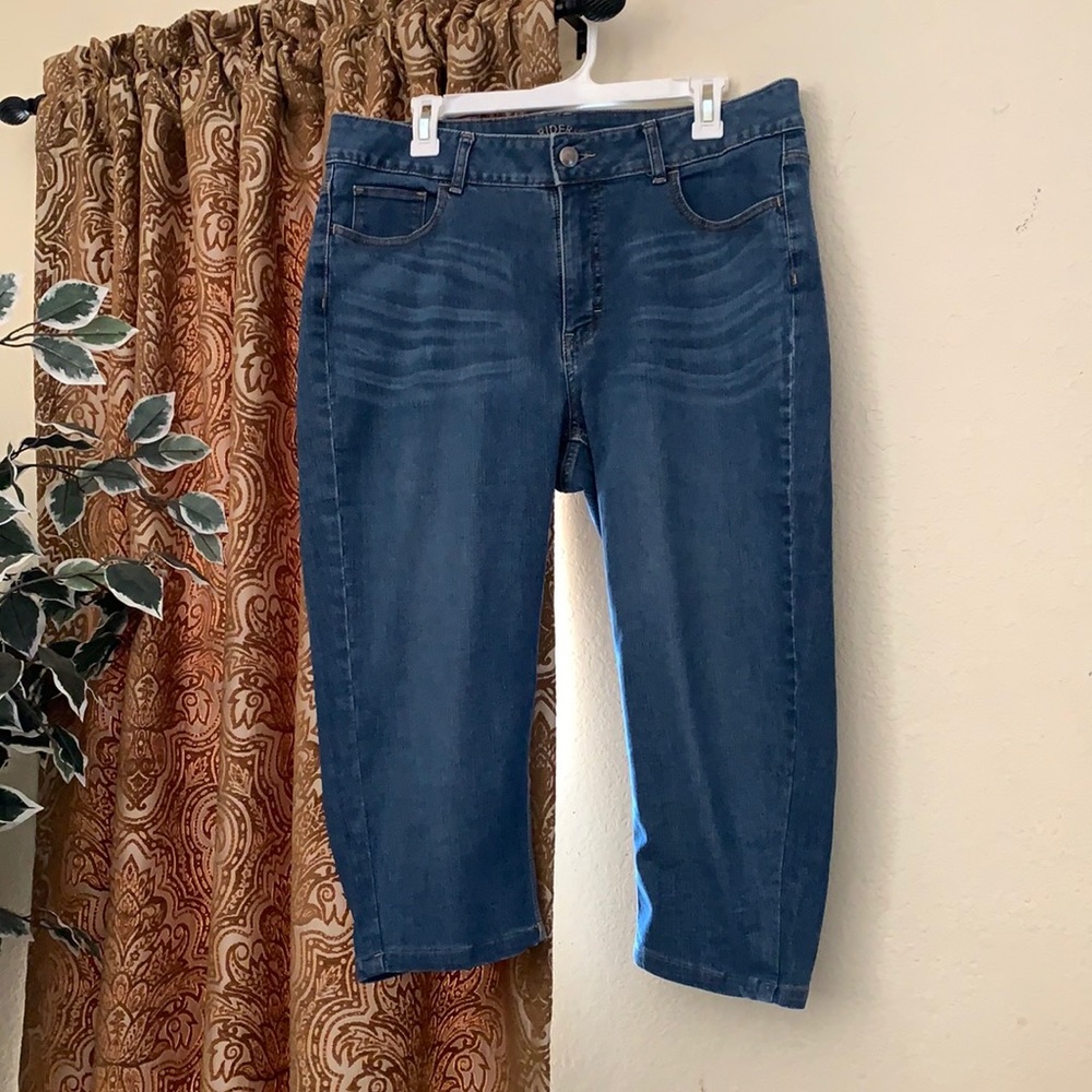 Riders By Lee Women’s Ultra Soft Denim Mid-Rise Capri Pants Sz 16